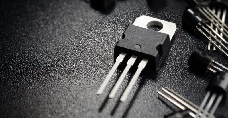 Transistores: componentes, clasificación y características