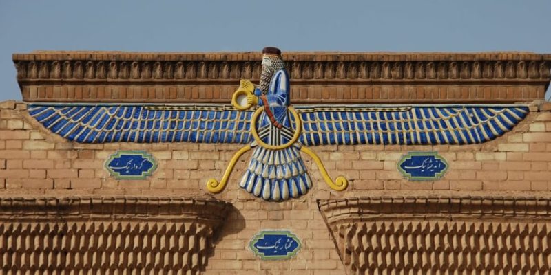 Faravahar al frente de un edificio